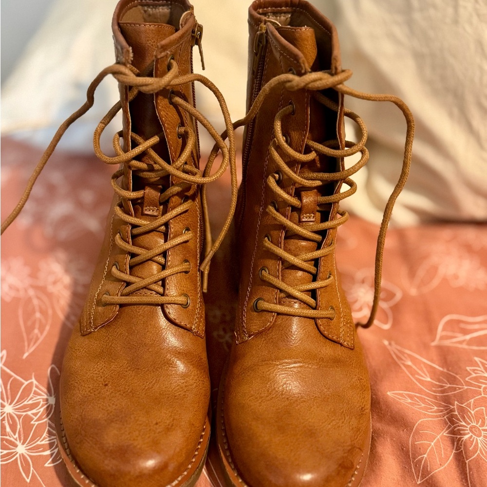 FRYE AND CO. Brown Ankle Boots